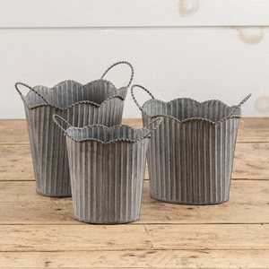Jardinières rustiques en métal galvanisé à bords festonnés et poignées en corde - Product Image 1