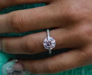 Bague solitaire en diamant rond pour mariée, bijoux en argent sterling pour femmes, pierre blanche, cadeau de mariage, cadeau romantique surprise - Product Image 3