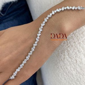 สร้อยข้อมือเพชรทรงลูกแพร์และทรงกลมแบบคลาสสิกสำหรับผู้หญิง เครื่องประดับมินิมอล ดีไซน์สั่งทำพิเศษ - Product Image 1