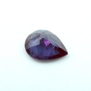 Piedra Preciosa de Alejandrita Cultivada en Laboratorio, Corte Pera, 2.90 Quilates, Piedra Facetada con Cambio de Color - Product Image 6