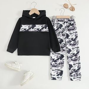 Ensemble de vêtements d'été pour enfants, t-shirt à imprimé graphique et short, tenue décontractée pour garçons et filles, streetwear deux pièces - Product Image 5
