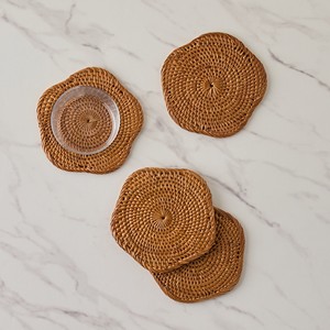 Graceful Flower Shape Rattan Coaster Set Woven Drink Coaster Rustic Cup Mat <b>Table</b> <b>Protection</b> Accent Ideal For Home Bar Decor - Product Image 1