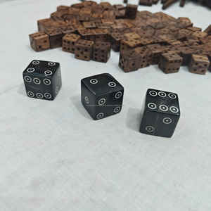 Dados de cuerno de búfalo 100% de alta calidad, dados de juego de 6 caras, dados pulidos de lujo de 25 mm de alta calidad a precios económicos - Product Image 4