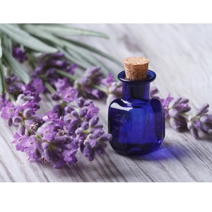 Huile essentielle de lavande en vrac, distillée à la vapeur, naturelle, pour les soins des cheveux et de la peau, aromathérapie, disponible en grande quantité. - Product Image 3