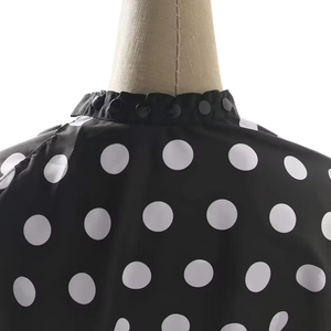 Tablier de coiffure en polyester avec logo personnalisé, cape de barbier imperméable, capes de salon de coiffure personnalisées, cape de barbier sur mesure - Product Image 3