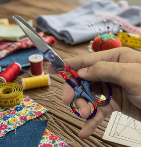 กรรไกรตัดผ้าสแตนเลสแบบมีด้ามจับสีตามสั่ง สำหรับใช้ในครัวเรือน ขายดีที่สุด - Product Image 3