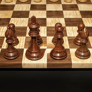 Tablero de Ajedrez Rectangular Rústico y Ecológico de ILAHI, Hecho a Mano con Madera Pura al 100%, Estilo Animal/Amor, Tamaño Personalizado - Product Image 1