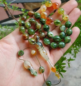 Tasbih de Resina Brillante Hecho a Mano - Product Image 1