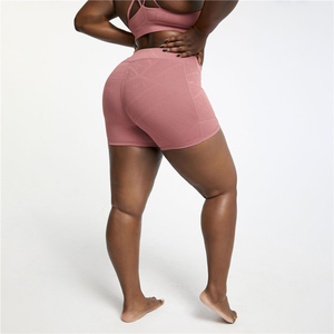 Ensemble de yoga 2 pièces premium avec soutien-gorge de sport gaufré et short taille haute respirant pour femme – Tenue de sport pour la gym - Product Image 3