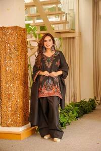 ESTA TEMPORADA, POR FAVOR, VUELVE A COMPROBAR NUESTRO HERMOSO TOP ESTAMPADO, SALWAR CON DUPATTA EN TELA ROMANA - Product Image 2