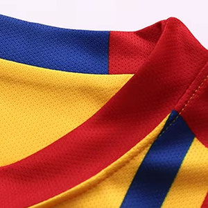 เสื้อฟุตบอลแขนสั้นแบบถักลายปักอักษรแบบกำหนดเองพร้อมโลโก้ - Product Image 4