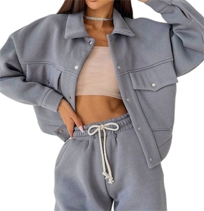 Ensemble de survêtement pour femmes, haut court en coton biologique personnalisé, pantalon de jogging, sweat-shirt, ensemble de survêtement à capuche en 2 pièces - Product Image 4