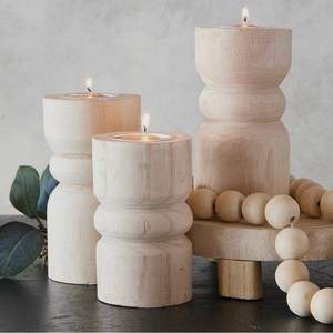 Portavelas de madera rústico y alegre diseñado para interiores acogedores y un ambiente cálido de luz de velas - Product Image 6