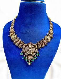 Collar de Lakshmi con cuentas verdes, joyería antigua de templo, estilo nupcial del sur de la India, disponible en ORO/PLATA/BRONCE - Product Image 1
