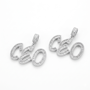 Collar con Colgante de Letra Inicial Cursiva Chapado en Oro de Plata 925 con Moissanita y Corte Baguette, Estilo Hip Hop Moderno - Unisex - Product Image 1