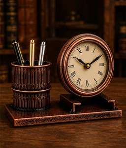 Horloge murale traditionnelle en laiton avec porte-stylo, design circulaire, mouvement mécanique, design moderne, affichage des heures par sonnerie, pour bureau - Product Image 1