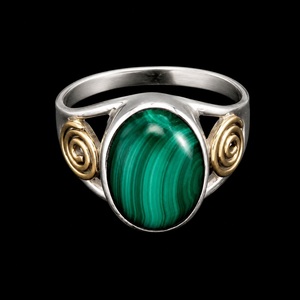 Bague ovale en malachite naturelle faite à la main, argent sterling 925, bijoux bohèmes pour femmes - Product Image 1