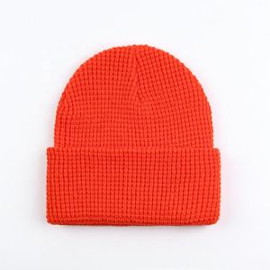Bonnet d'hiver en gros, bonnet tricoté double couche, bonnet d'hiver personnalisé avec logo pour l'extérieur - Product Image 4