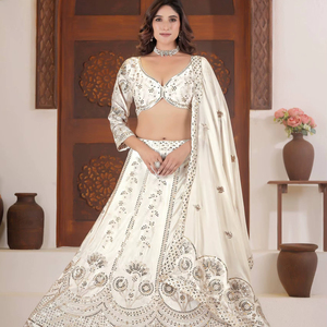 Ramdev Trading – Nouvelle collection de Lehenga Choli ethniques pour femmes, broderies Zari, matériaux recyclés, support en toile, idéal pour les fêtes de Diwali - Product Image 1