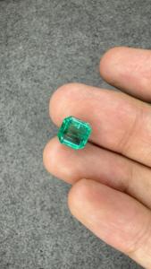 พลอยมรกตธรรมชาติจากแซมเบีย รับรองโดย GIA น้ำหนัก 2.81 กะรัต รูปทรงแปดเหลี่ยม ขนาด 8.30x8.40 มม. พลอยหลวม Jai Narayan Gems สำหรับแหวน จี้ และเครื่องประดับชั้นดี - Product Image 3