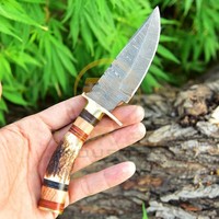 Couteau de chasse artisanal en acier Damas, personnalisable, avec manche en corne de cerf, lame fixe, couteau de survie pour le camping, étui en cuir véritable, OEM