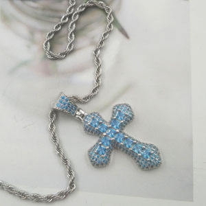 Pendentif Croix avec Pierres Moissanite Bleues, Collier Croix Bleue Hip Hop, Pendentif Entièrement Sertie de Pierres Moissanite - Product Image 3