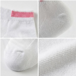 Chaussettes courtes blanches 100% coton respirantes fines tricotées couleur unie pour adultes usage quotidien décontracté saison estivale - Product Image 4