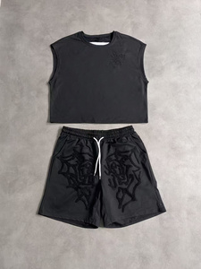 Conjunto de Ropa Casual Coordinada para Hombre con Camiseta de Tacto Suave y Pantalones Cortos de Fácil Movimiento - Product Image 1