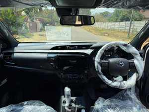 Pick-up 4x4 Smart Cab 2023, moteur diesel 2.8L, type Hiux Revo Rocco, modèle standard - Product Image 3