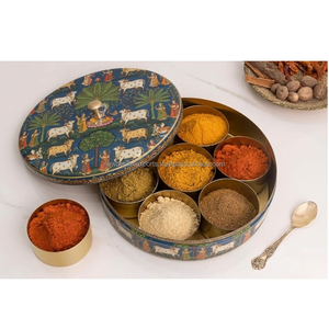 Boîte à épices en laiton Pichwai finie à la main – Cadeau culinaire haut de gamme – Ensemble élégant pour l'inauguration de la maison et les mariages - Product Image 2