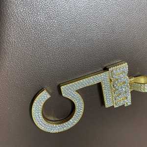 จี้ห้อยคอแบบสั่งทำพิเศษ ประดับเพชรโมอิสซาไนต์ VVS รูปตัวอักษรเลขนำโชค สไตล์ฮิปฮอป แร็ปเปอร์ จี้ห้อยคอแบบสองสี - Product Image 3