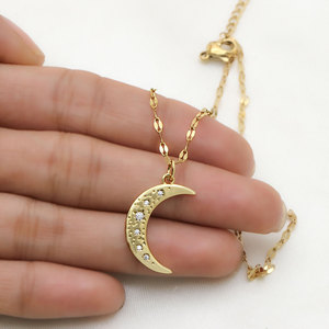 Collier Pendentif Croissant de Lune en Argent Sterling 925 Plaqué Or avec Étoile Incrustée de Zirconium Blanc, Bijou Charmant Céleste, Vente en Gros - Product Image 1