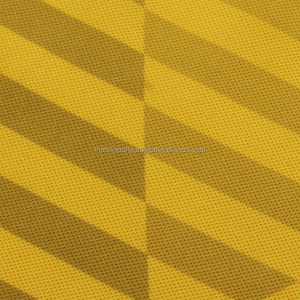 Conjunto de Uniforme de Fútbol Clásico 100% Poliéster Ligero y Transpirable, Diseñado para Comodidad, Resistencia y Movimiento Libre para Atletas - Product Image 5