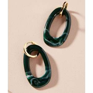 Boucles d'oreilles en résine de créateur faites à la main, finition de luxe, artisanat artistique, style moderne, accessoires de mode durables en cristal - Product Image 1