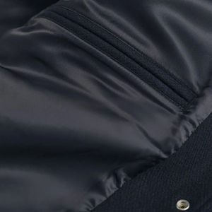 Chaqueta universitaria unisex con diseño elegante tipo letterman, ropa de abrigo cálida para invierno, abrigo clásico estilo universitario para un look moderno y urbano. - Product Image 6