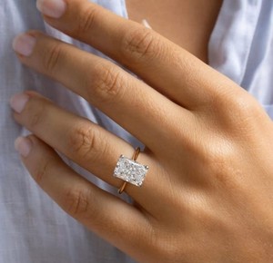 Bague en diamant cultivé en laboratoire très demandée pour un anniversaire ou un cadeau de fiançailles, disponible au meilleur prix - Product Image 1