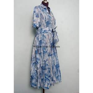 Vestido Midi Romántico para Mujer, Estilo Camiseta Informal, Personalizable, Lavable, Ecológico, con Decoración de Botones, Cintura Natural - Product Image 3