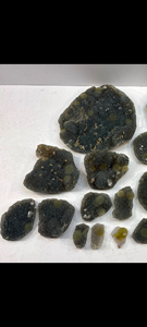 Lote de Cristales Curativos en Bruto de Alta Calidad: Fluorita Amarilla y Calcedonia Negra - Product Image 2