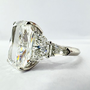 Anillo de Compromiso con Diamante Cultivado en Laboratorio, Corte Cojín Alargado, 10.35 CTW, Certificado por IGI, Oro Blanco de 10k, Anillo de Novia con Cinco Diamantes - Product Image 5