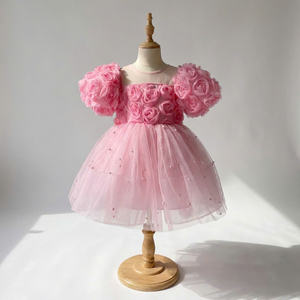 Vestido de niña con rosas rosas populares, de malla suave, no irritante, lindo vestido de princesa para fiesta, venta al por mayor asequible para el mercado latino - Product Image 1