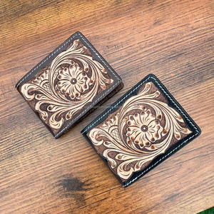 Nouveau personnalisé fait à la main Style élégant usiné en cuir véritable grande capacité à deux volets avec plusieurs fentes pour cartes portefeuille pour hommes - Product Image 4