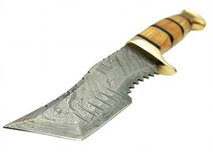 Outil utilitaire d'extérieur artisanal en acier damas à profil angulaire, avec manche en bois d'olivier empilé et poinçon en laiton - Product Image 2