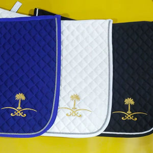 Tapis de selle matelassé avec logo saoudien, léger, durable, confortable, OEM/ODM accepté, tapis de selle de luxe tout usage - Product Image 1