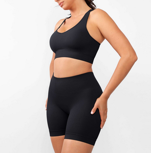 Conjunto Deportivo de 2 Piezas para Mujer con Logotipo OEM Personalizado: Sujetador Deportivo Sin Relleno y Leggings Cortos de Yoga con Cintura Alta Elástica para Gimnasio y Fitness - Product Image 6