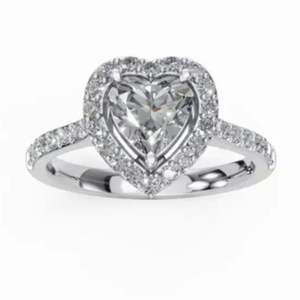 แหวนเพชรรูปหัวใจจาก Heart Lab Grown Diamond  ทอง 9kt 14kt หรือ 18kt สีเหลือง โรสโกลด์ และสีขาว น้ำหนัก 1.37 กะรัต 33 เม็ด  งานจิวเวลรี่คุณภาพสูงที่ยั่งยืน - Product Image 1