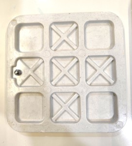 Tapas de alcantarilla de composite FRP de 18*18 con color personalizable, estándar EN124, certificadas ISO, tipos ligeros y pesados disponibles en stock. - Product Image 1