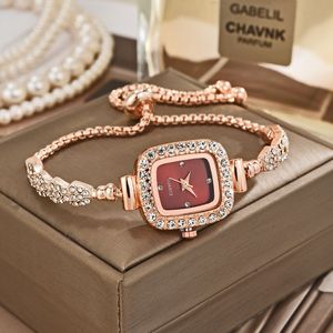 Bracelet élégant pour femme, nouveau style luxueux, avec diamants sertis en forme de petit carré, charme à la mode, montre à quartz pour femme - Product Image 3