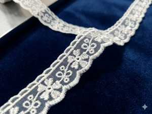 Oferta Especial: Encaje de Organza Floral Blanco Premium con Borde Festoneado y Bordado para Costura y Prendas de Boutique - Product Image 5