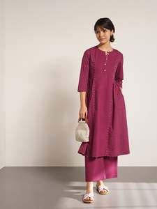 Robe midi à col Henley imprimée à pois magenta, manches trois quarts, coupe ample, tissu en coton et bambou, vêtements décontractés pour toutes les saisons - Product Image 1