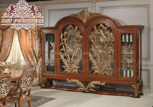 Gabinete de exhibición altamente elaborado de diseño clásico Curio de estilo francés para comedor Cabaña clásica Curio tallado de gama alta - Product Image 3